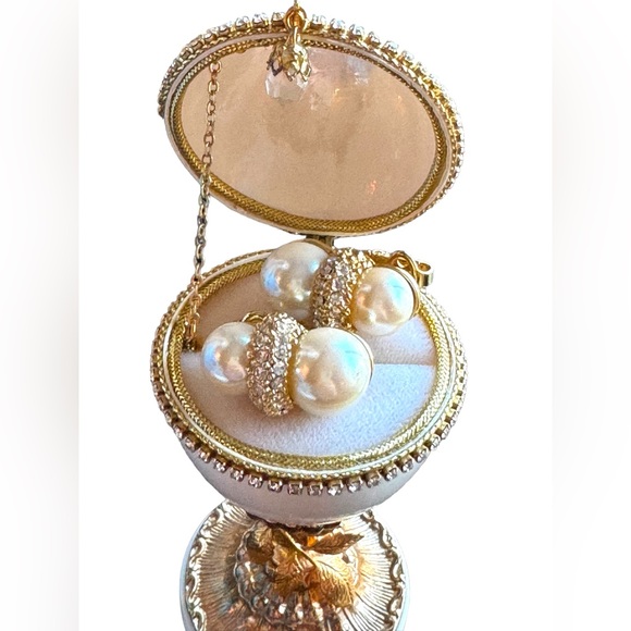 Vintage C1980s gold simulated pearl rhinestone clip on earrings stamped designer - Picture 3 of 14